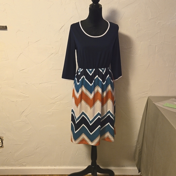 Dress - Picture 1 of 2